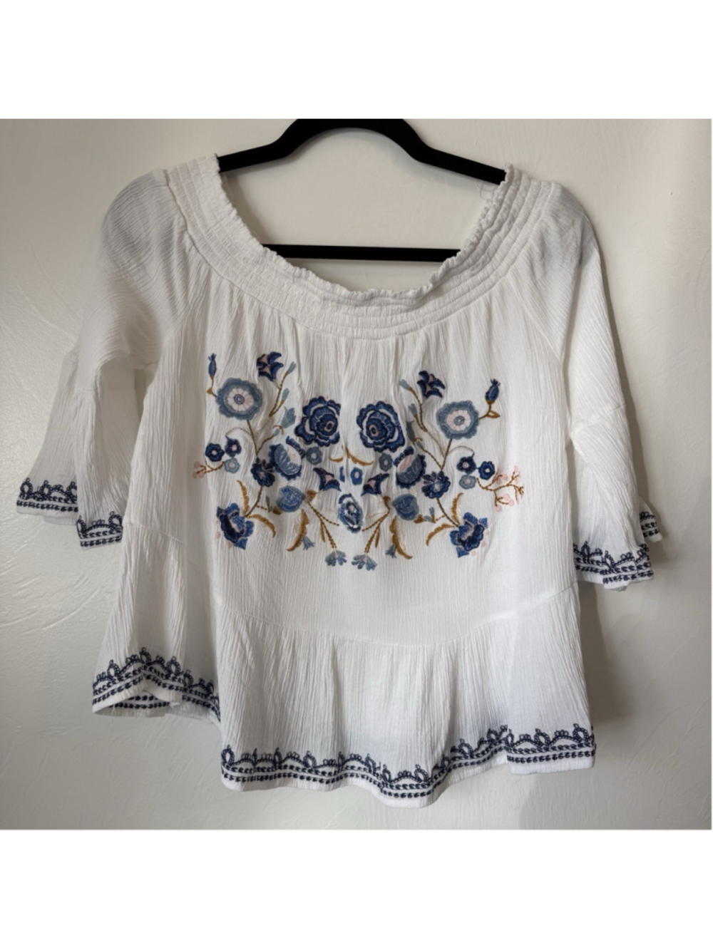 Xhilaration Flowy Boho Off The Shoulder Top White W/ Floral Embroidery Size Med